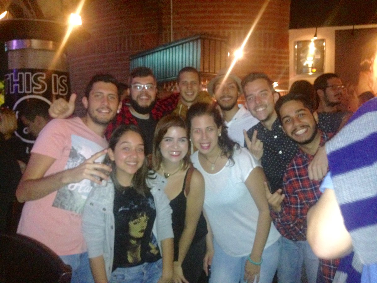 dnipm's tweet photo. Un poquito de la barra de @malaybanda #VivaRockLatino en @hardrockcaracas ACTIVOS!!!!! 💚💛❤️ https://t.co/wmFIwUXYn6