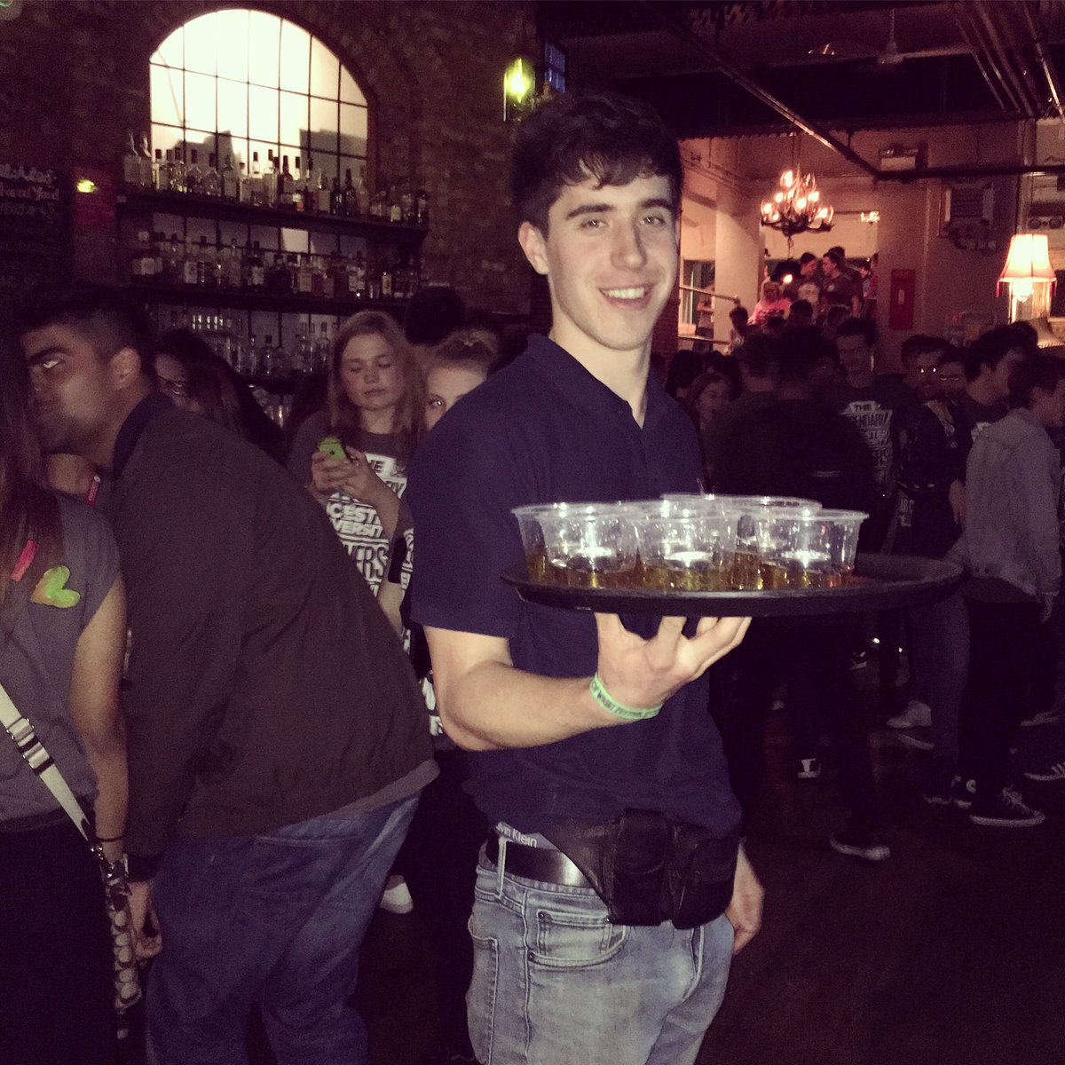 theparcelyardSB's tweet image. Great welcoming hundreds of @LeicsFreshers tonight on the Bar Crawl! #Freshers2016 #BarCrawl #Leicester