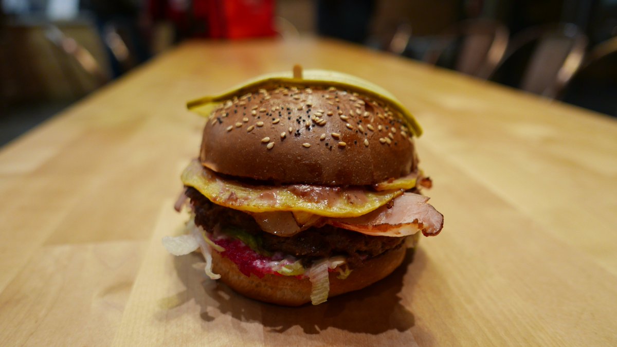 Face to face w/ AUTUMN BOUNTY. All October. 
Cranberry Goat Cheese, Back Bacon, Crispy Squash Chips
#relishlife #gourmetburger