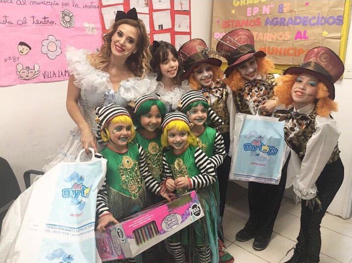 Gracias <a href="/jescirio/">Jesica Cirio</a> y todo su equipo por hacernos parte de su evento "Alicia ¿Qué hay del otro lado?"