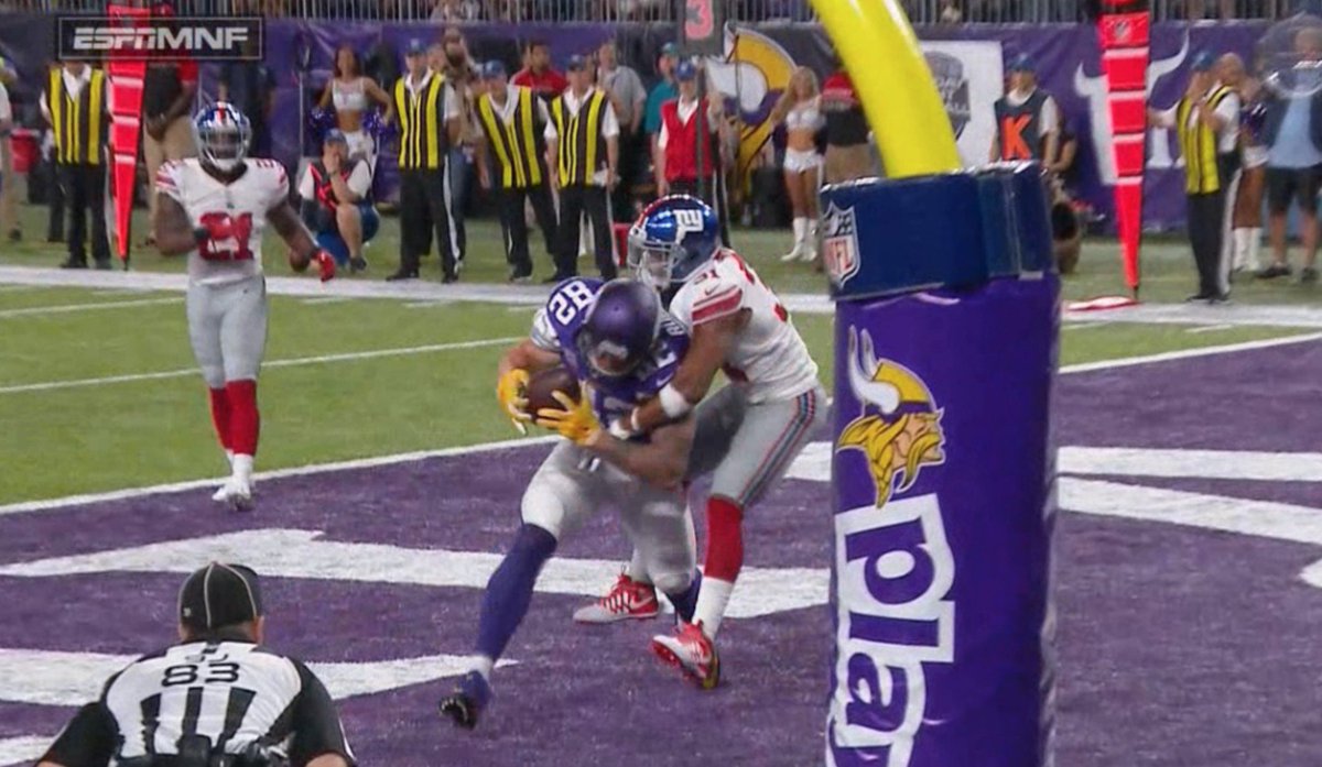 ESPNNFL's tweet photo. TOUCHDOWN VIKINGS!
Sam Bradford finds Kyle Rudolph to extend the Vikings lead to 14-0! https://t.co/KcTb0VCCz5