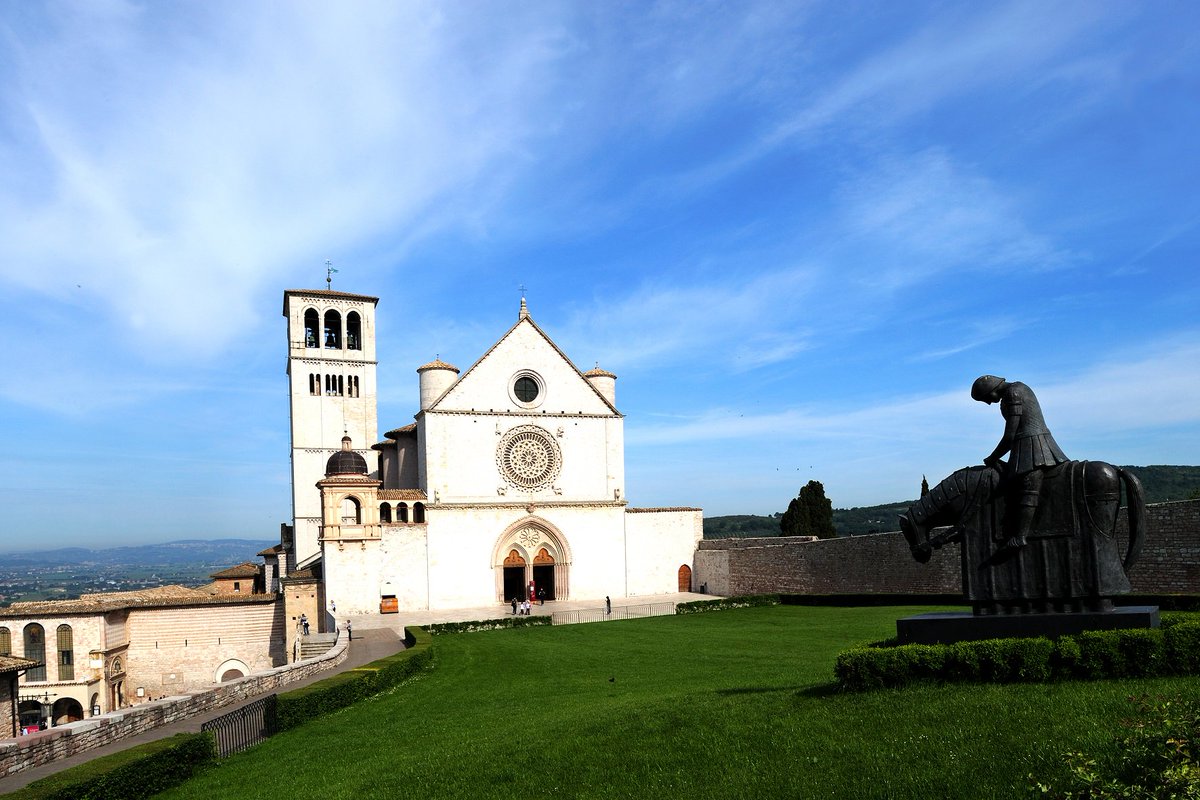 Buongiorno dalla Basilica di #SanFrancesco di #Assisi, santo patrono d'Italia #4ottobre
Ph: Gino Cianci
bit.ly/Basilica_San_F…
