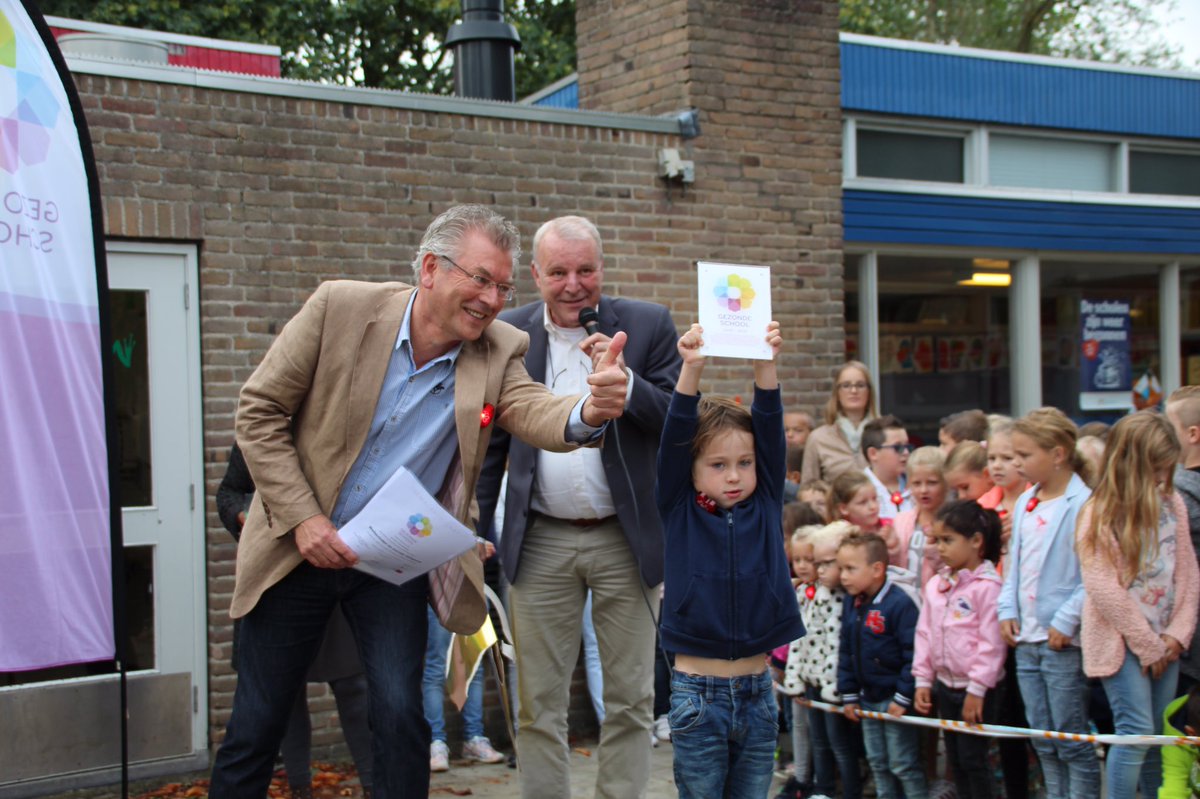 Ook <a href="/kctVen/">kctVen</a> is een #gezondeschool! Wethouder @JosvanSon <a href="/shertogenbosch/">'s-Hertogenbosch</a> onthulde laatst de plaquette! @trots #jogg <a href="/GezondeSchoolNL/">Gezondeschool.nl</a> <a href="/JOGGNL/">JOGG</a>