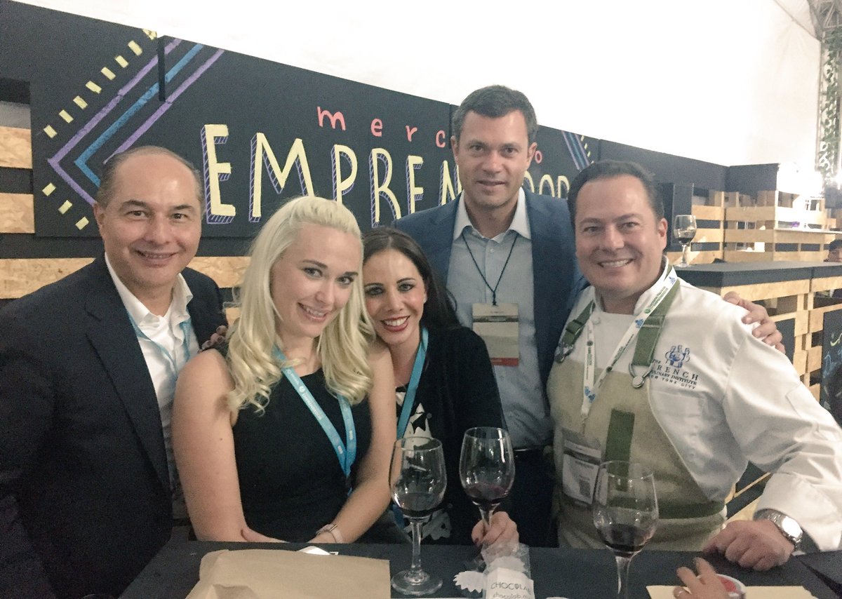 marisolrumayor's tweet photo. Vengan a #MercadoEmprendedor y prueben los deliciosos productos de @chocolab_mx presentado por @RodMartiMX en #SemanaDelEmprendedor https://t.co/OmCDldjY6v