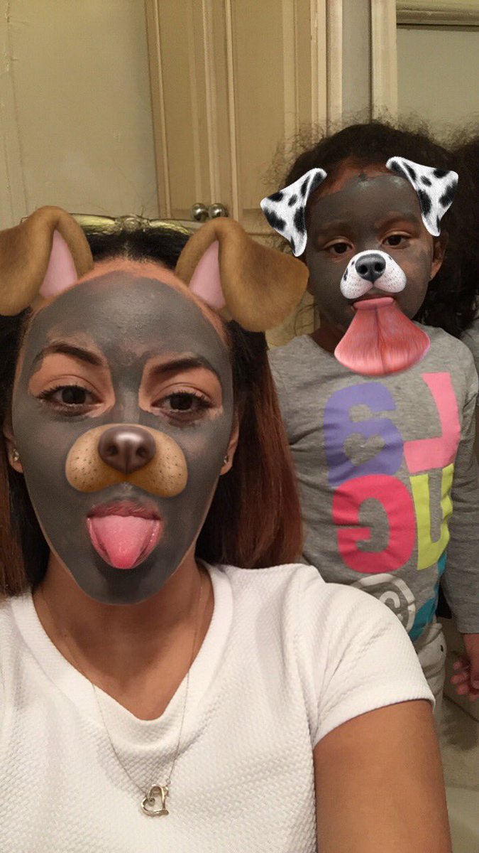 curlsasf's tweet image. - step momma duties. #beforethebeautyrest #gettingreadyfortomorrow  she says "where's the cucumber" 😂😂😂