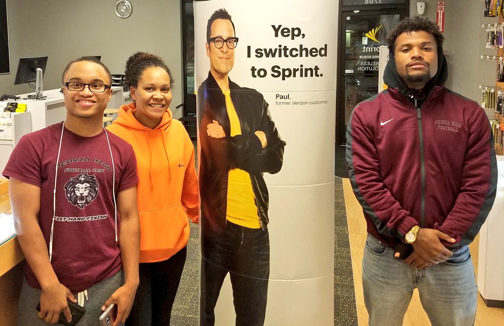 SPRINTIL101's tweet photo. 3 new happy customers, thanks @verizon #TheSwitchIsReal #MoveForward @marceloclaure @jkuza81 @sprint https://t.co/hGPsKeoX8K