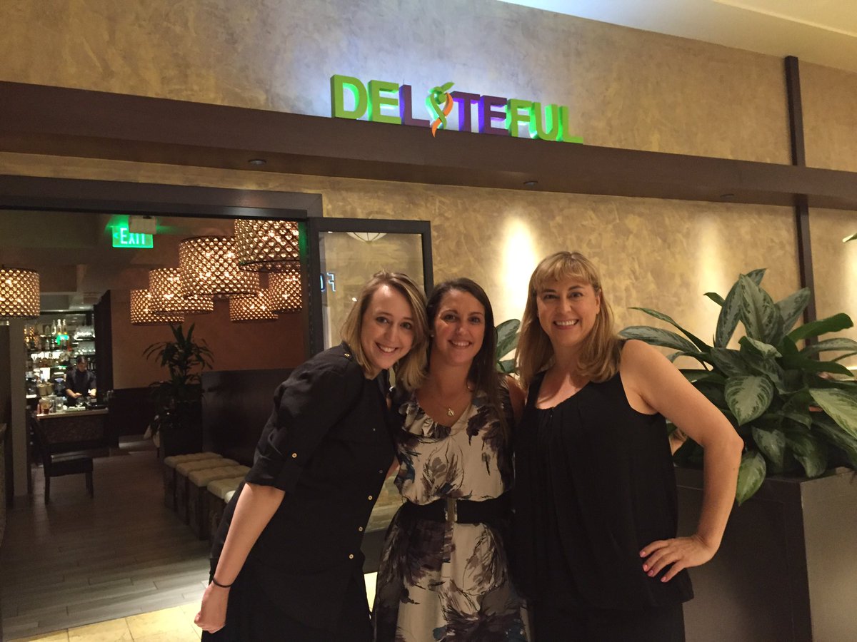 anainesmusi's tweet image. Wine Dinner at the First LowCarb Restaurant @DeLiteFulMeals  with Tracy and Ciara @bwineworks @Panther_Creek @sbragiafamily @DeLILLECELLARS