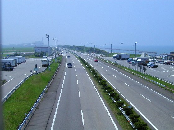 ふぇー 道 Road 道路 Twitter પર 高速道路写真 北陸自動車道の徳光ハイウェイオアシス付近です この区間は 日本の高速道路 にしては珍しく 盛土無しで地平と同じ高さです すぐ横が日本海なので 夏にドライブすると気持ちが良いです 冬は北風が厳しい ふぇー 道 Road 道路 Twitter પર 高速道路写真 北陸自動車道の徳光ハイウェイオアシス付近です この区間は 日本の高速道路 にしては珍しく 盛土無しで地平と同じ高さです すぐ横が日本海なので 夏にドライブすると気持ちが良いです 冬は北風が厳しい