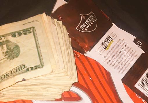 FreeFallFlows's tweet image. Sumbody come and get this million dolla nigga out Tha hood so I can put on