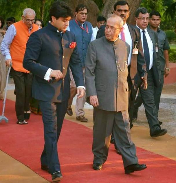 JM_Scindia's tweet photo. Welcoming rashtrapatiji at Gwalior &amp; unveiling of clock tower at Scindia Kanya Vidyalaya https://t.co/WzEpIsYPq9