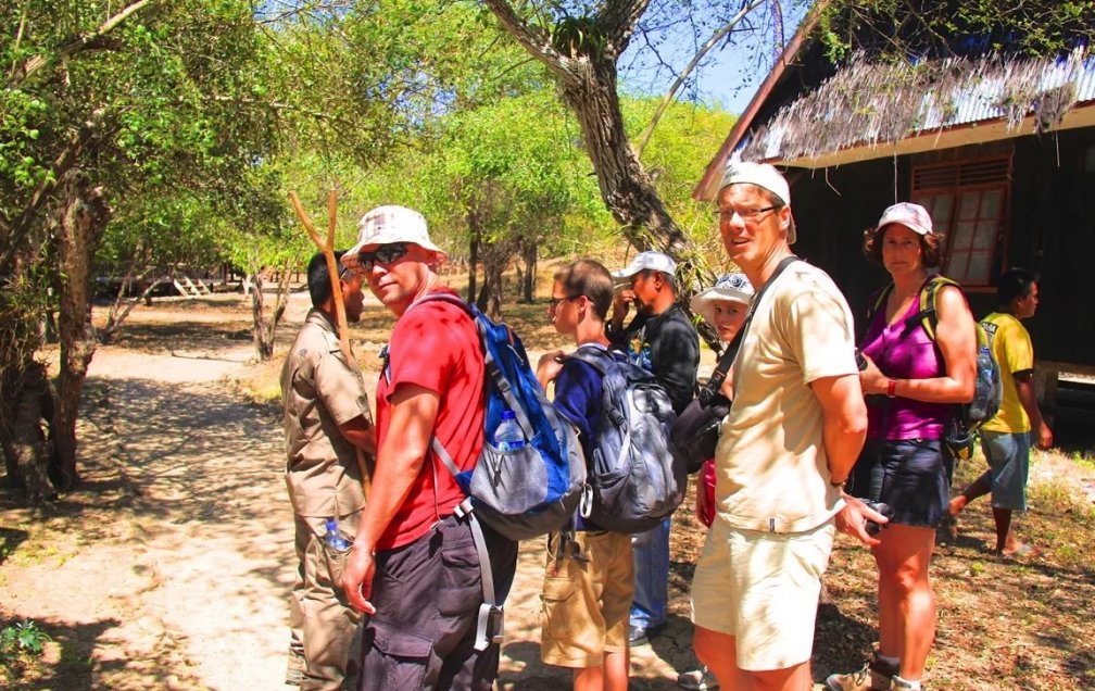 wonderfulid's tweet photo. Siapkan topi, kacamata hitam, dan sepatu yang baik saat akan menjelajah P. Komodo karena cuaca akan panas! #PesonaIndonesia https://t.co/iNlHUA6BDw