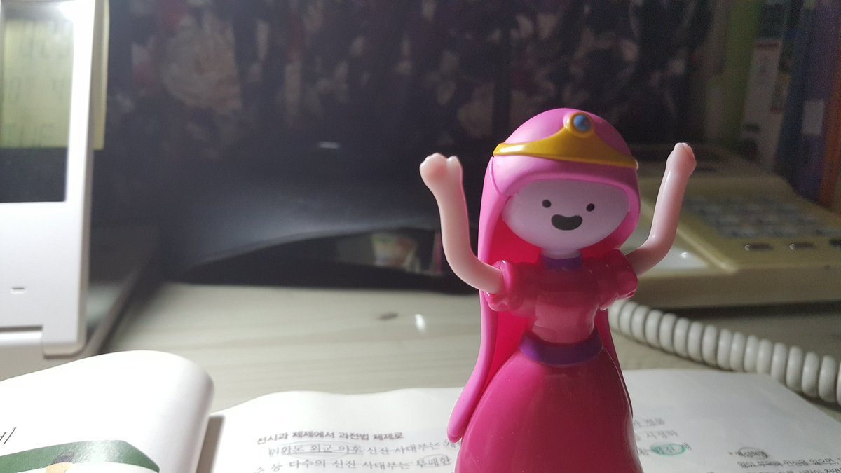 HyunJu0a0's tweet photo. 아잌ㅋㅋㅋㅋㅋㅋ 방에 있으면
버블검 공주냄새나,...달달해서좋아...ㅠㅠ♡♡♡♡ https://t.co/sT32W34He8