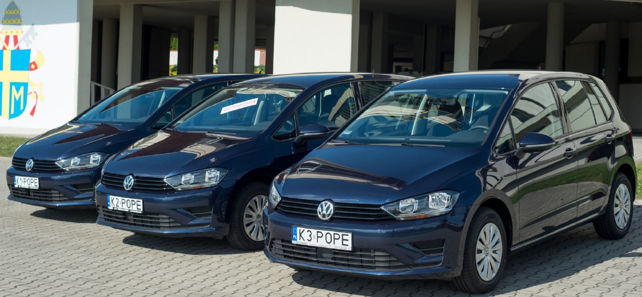 Ansættelse kindben dele Volkswagen News on Twitter: "Caritas Charity Auction: #VW Poland helps  selling #Golf Sportsvan „Papamobiles“ of Pope Francis for supporting mobile  clinics in Lebanon. https://t.co/rnbGLItNEv" / Twitter