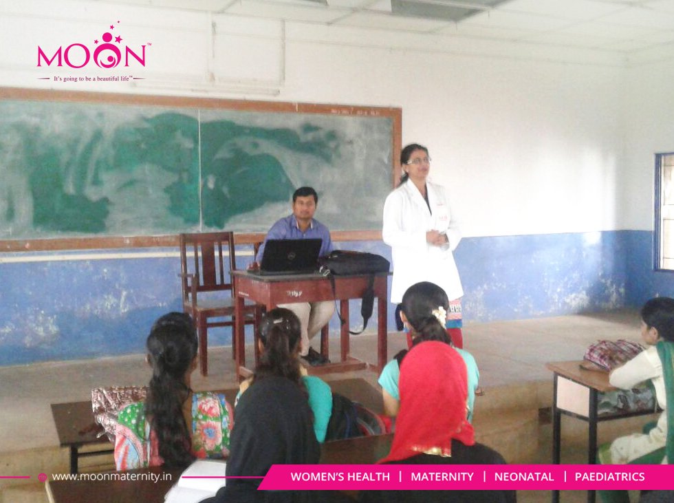MoonMaternity's tweet photo. Camp for Women in Mandoli Village
  #Womenhealth
  Visit: https://t.co/OPqB2XHOd0 https://t.co/cWxIiTnNFQ