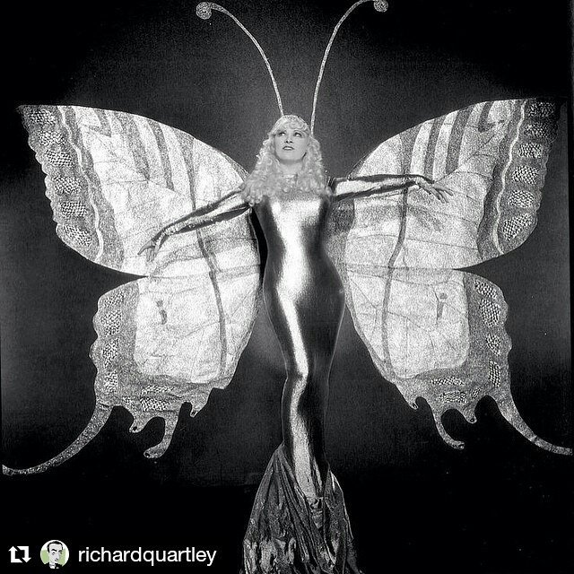 Elaborate #halloweencostume inspo from #MaeWest! https://t.co/W9CQoqdtxd<a href="/tag/halloweencostume"class="tags">#halloweencostume</a><a href="/tag/maewest"class="tags">#MaeWest</a>