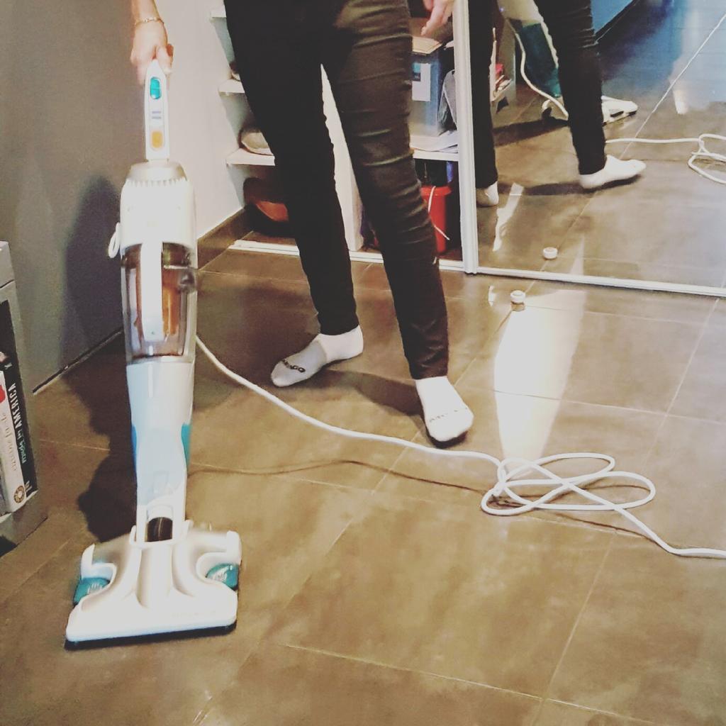 sevjake's tweet photo. #CleanandSteam le bonheur de l'aspiro ! En 1 passage nettoyage et aspiration <3 merci @sampleo et @RowentaFrance https://t.co/JNRLOM51Hy