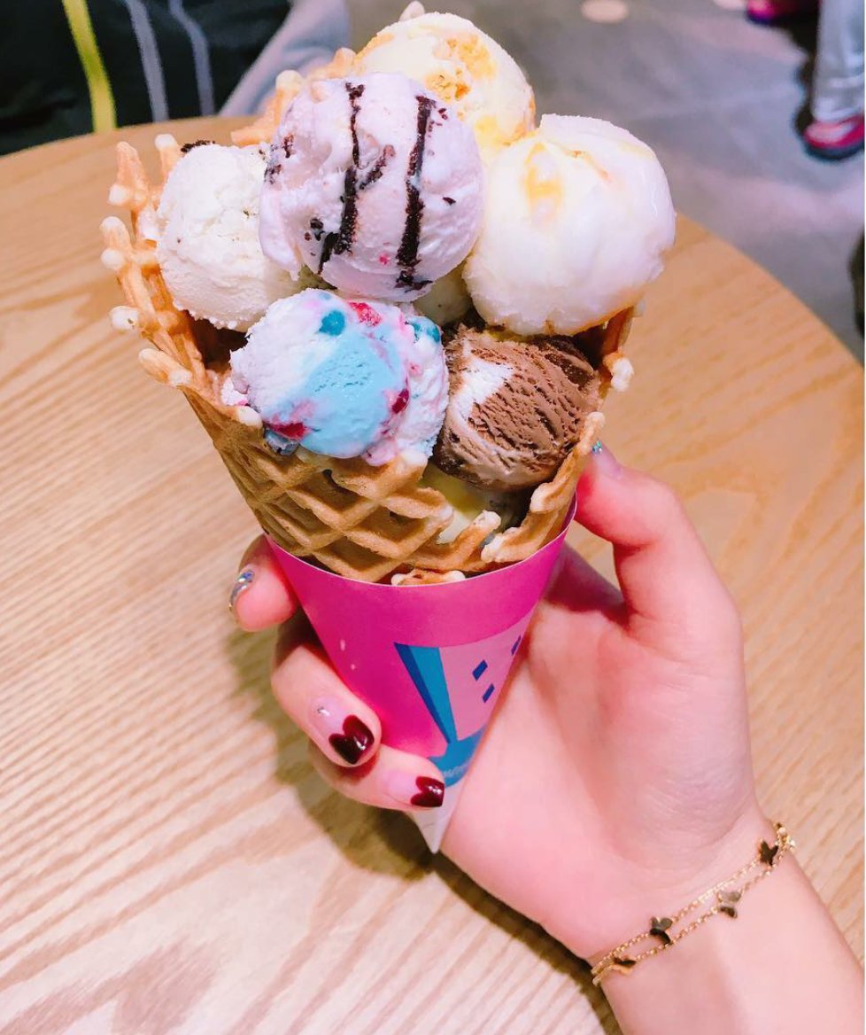 さおたん ๑ ๑ Auf Twitter 韓国のサーティーワン バスキンロビンスの人気メニュー 10mini たった450円ほどで 10種類のアイスクリームを楽しむことができる これなら どの味を食べるか悩まなくていい