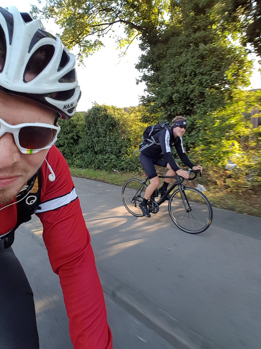 robinmould's tweet photo. @pollyfarrington @JoshuaLawless1 SPOTTED! #lookwhatyoumademedo #backofthehand #stormyseasahead #soznotsoz https://t.co/d0DMFF8A4Y