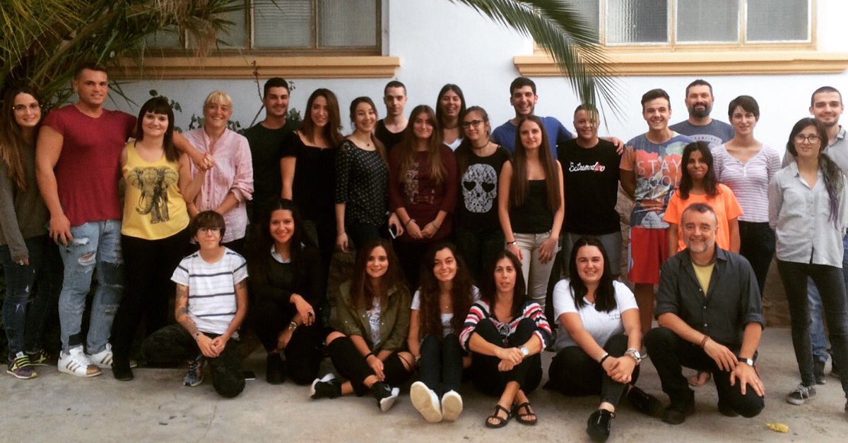 VedrunaNavas's tweet photo. Bon dia! Avui us presentem 1r d'Integració Social! #ciclesformatius #fotogrup #curs20162017 #INSO #ednnavàs https://t.co/EDujkxS631