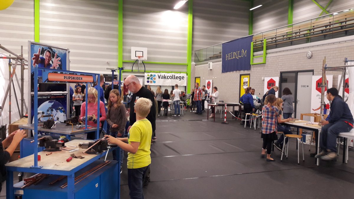 ruudmol1960's tweet image. Topdrukte bij #Tech2Do. Super samenwerking #IWZH #MyCollege #Dekker en #Vakcollege #Techniek #Helinium1 . Een feest om mee te maken.