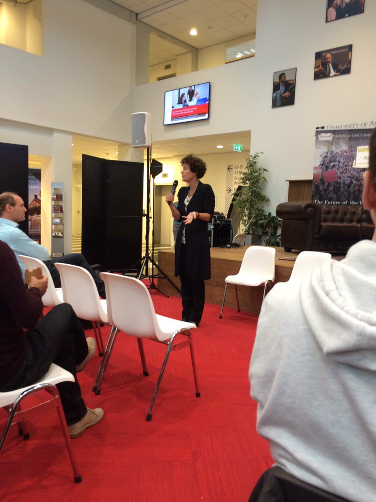 Geert ten Dam nu in de E-hal te spreken over samenwerking UvA/HvA!