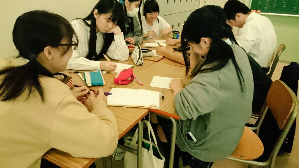 Twitter এ 日本芸術高等学園 公式 また 今日は企画製作の授業がありました グループに分かれて 国分寺市のタウンネーミングを考えました 写真は あれこれ書きながらロゴを考えている2年生です 日本芸術高等学園 日芸 国分寺 タウンネーミング エンタメ
