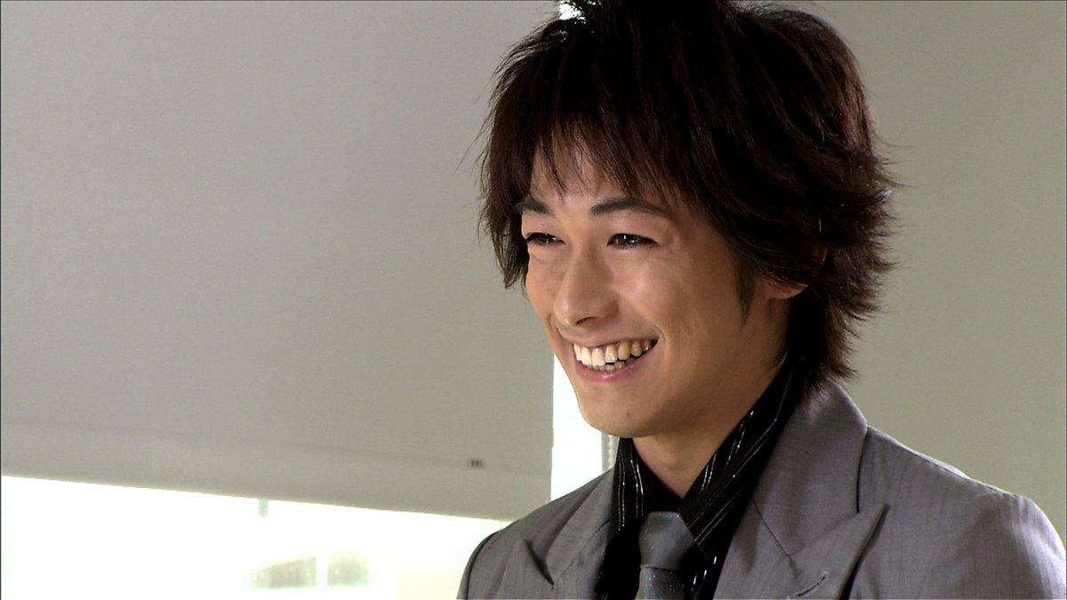 Twitter 上的 リッツグループ広報部 あと5分 19時から チバテレビ で 笑うハナに恋きたる 第9話が放送です ハナ達と一緒に行ったクラブで踊りケガをしてしまったエミ 痛々しいエミの姿を目にしたジェイの母親アンと祖母から理由を問われ ディーン フジオカ