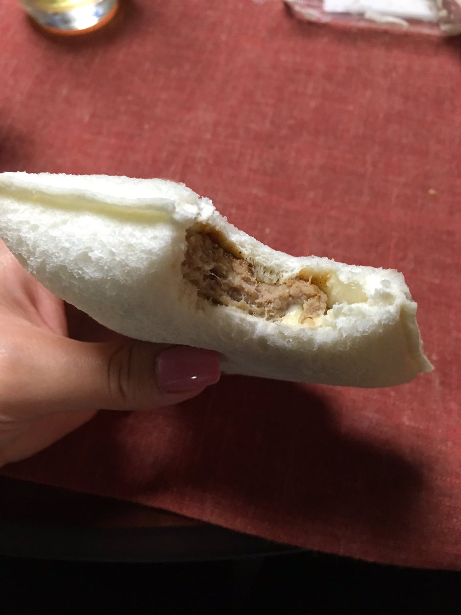 travellustre's tweet photo. Whoever said dreams can't come true never ate a hamburger &amp; aïoli sauce sandwich. #japaneseinventions #embracetheweirdness @VancityReynolds https://t.co/ALgybuTySg