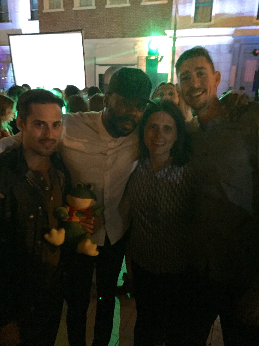 aLocalGyro's tweet image. TB to the Fear the Walking Dead wrap party with @colmandomingo @CassoRaul and his frog. Photo bomb by @DebnamCarey #FearTWD #Season2