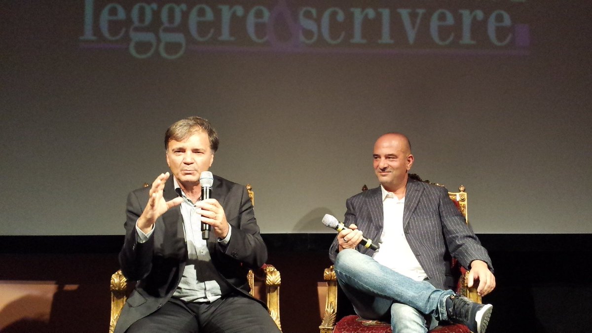 sabbiarossa_it's tweet photo. A volte ci frega il gusto della battuta. #TF2016: Smorto risponde a Russo sugli #stereotipi e gli errori giornalistici ai tempi dei social https://t.co/cxlywQUjlA