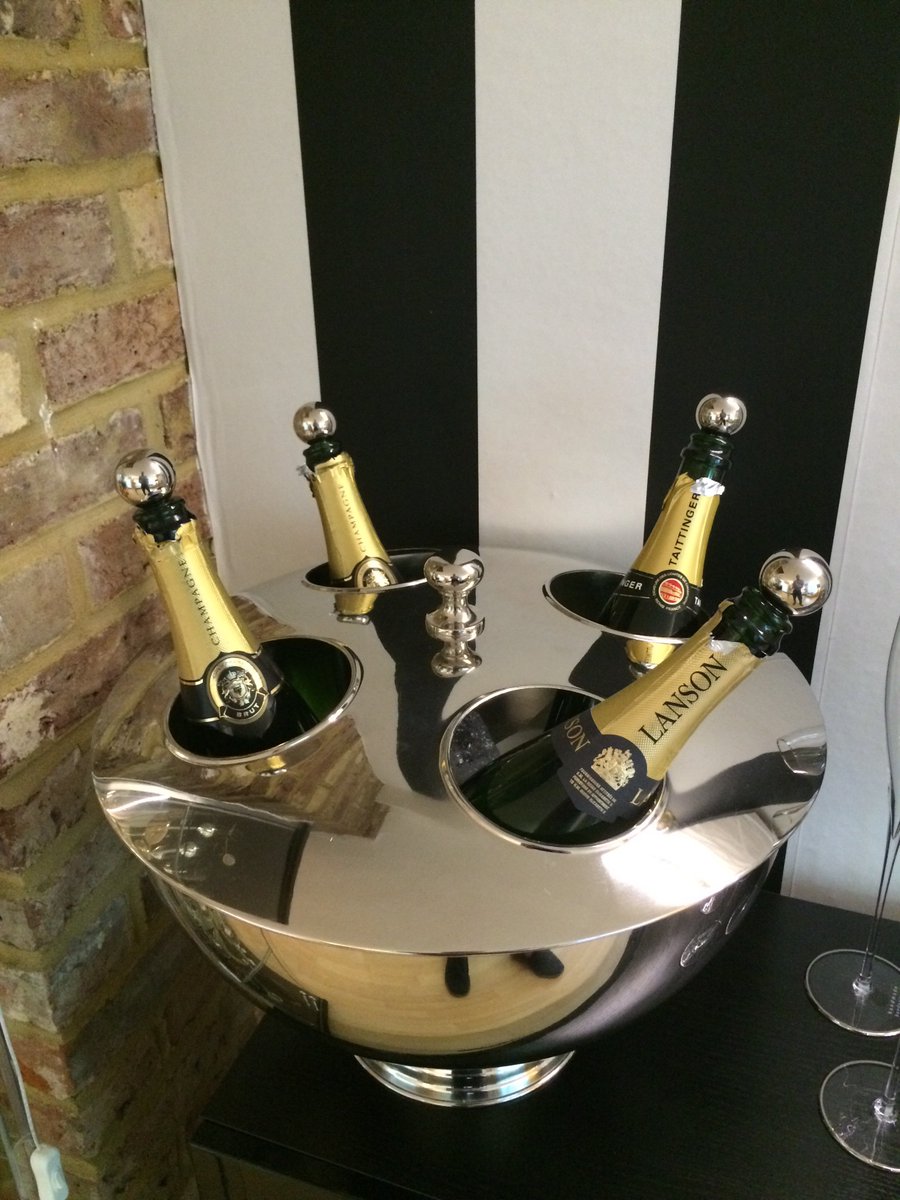 Stylish drinks cooler #theedgeoftheflorist #teotf #homestyle #champagne #wine #icebucket #pickoftheday