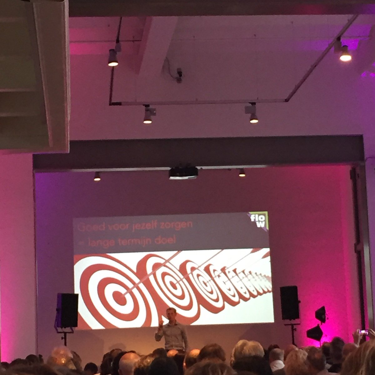cristelvandeven's tweet photo. Jochem @uytdehaage vraagt de zaal wie z'n vitaliteitspensioen heeft geregeld. We zwijgen allemaal.. #flowevent https://t.co/FYdldCvl3z