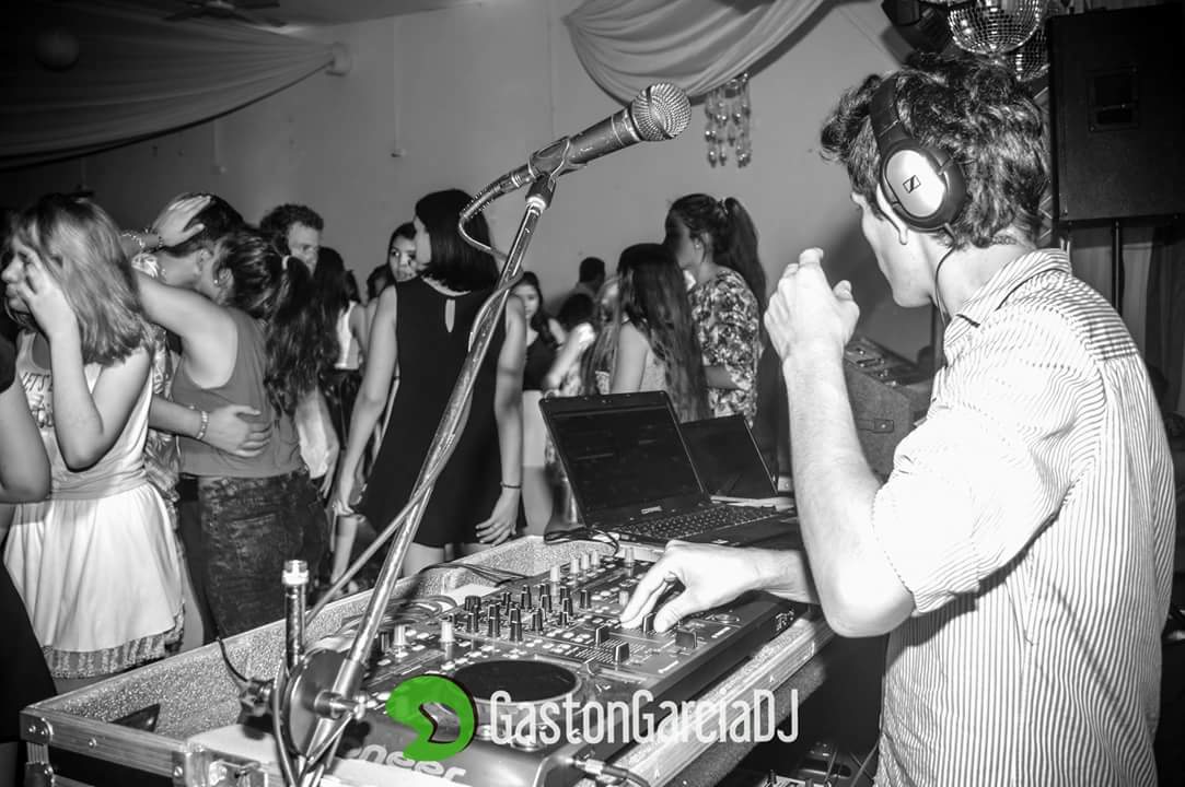 GASTIGARCIA32's tweet photo. #CumpleañosFeliz para otro de Nuestros Grandes Djs de #Decibel #FelizCumpleNano. Te queremos!!! 
#GGDjs @WalterCastanio https://t.co/761oszwHRu