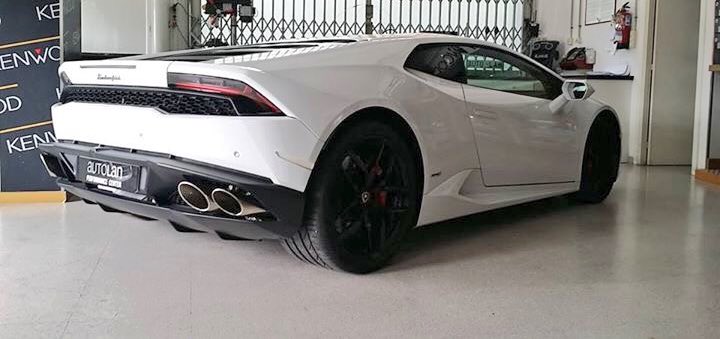 Autolan_'s tweet photo. Hoy trabajamos en este #Lamborghini Huracan para integrar el mejor sistema avisador de radar del mercado, Shadow5 📡
#AutolanPerformance https://t.co/pb67lX763q