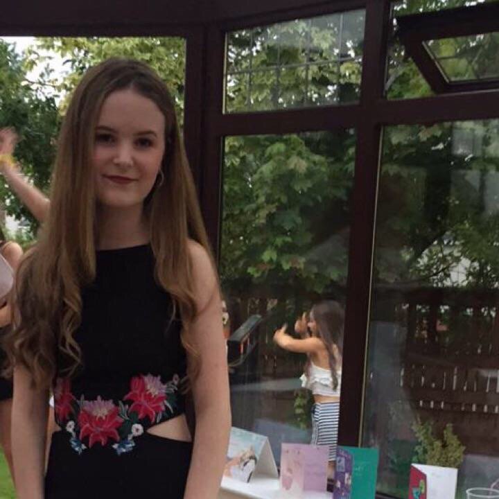 ModzSuper's tweet image. ✨🎂Chillin, relaxing, chillout together with   Mac:  #Music #Dancing #Comedy #FeatureMe❤️ liveme.com/media/play/?vi…