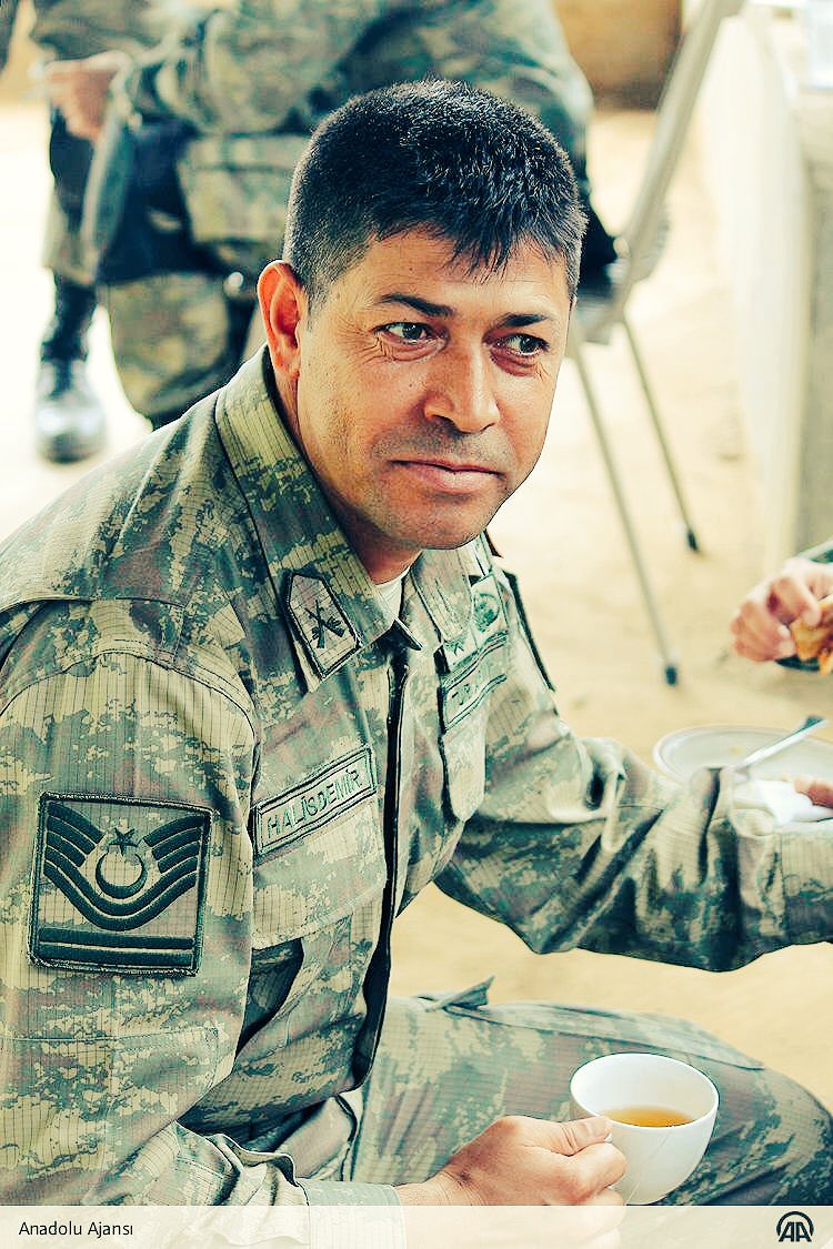 1400 yıl sonra yine bir Ömer çıka geldi ve adaleti özleyen insanlığa "Ömer'ler öldü mü sandınız!" dedi ve gitti...

#ÖmerHalisdemir