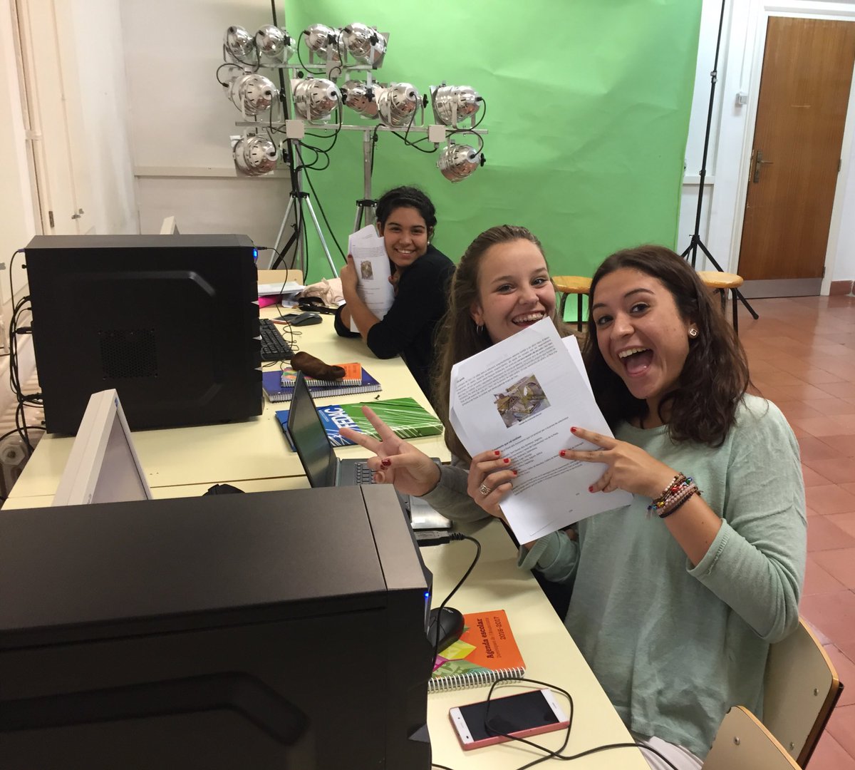 FEDACHorta's tweet photo. La matèria més antiga, de la forma més moderna! Classe de llatí de 2n de batxillerat amb @googlemaps #einesGoogle #passióxeducar https://t.co/rqy1ATfDuo