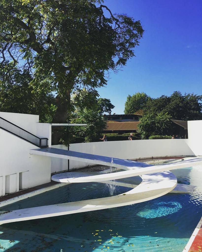yrntmyfthr's tweet photo. Best bit of London Zoo? #BertholdLubetkin #PenguinPool https://t.co/UpUvZeuPQu https://t.co/5LZ11BPCTC