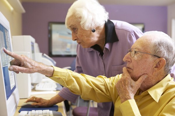 CLHGroupLtd's tweet photo. Technology can sometimes  be tricky for older people - here’s how you can help #seniors to use it: https://t.co/zzVcYrFNWS #seniorblog #tech https://t.co/m9zL8uXPGS