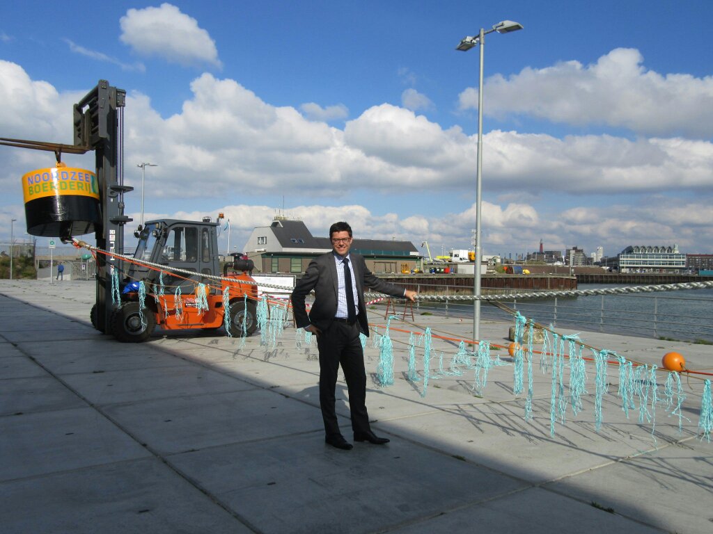 Newsroom070's tweet image. Stichting Noordzeeboerderij start met testen zeewierteelt voor kust #Scheveningen. Wethouder @karstenklein: "Goed voor economie en know-how"