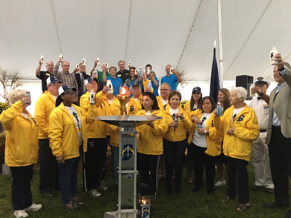 INDairyTrail's tweet photo. The torch is lit and the milk bottles are raised! https://t.co/Q8As84W55E