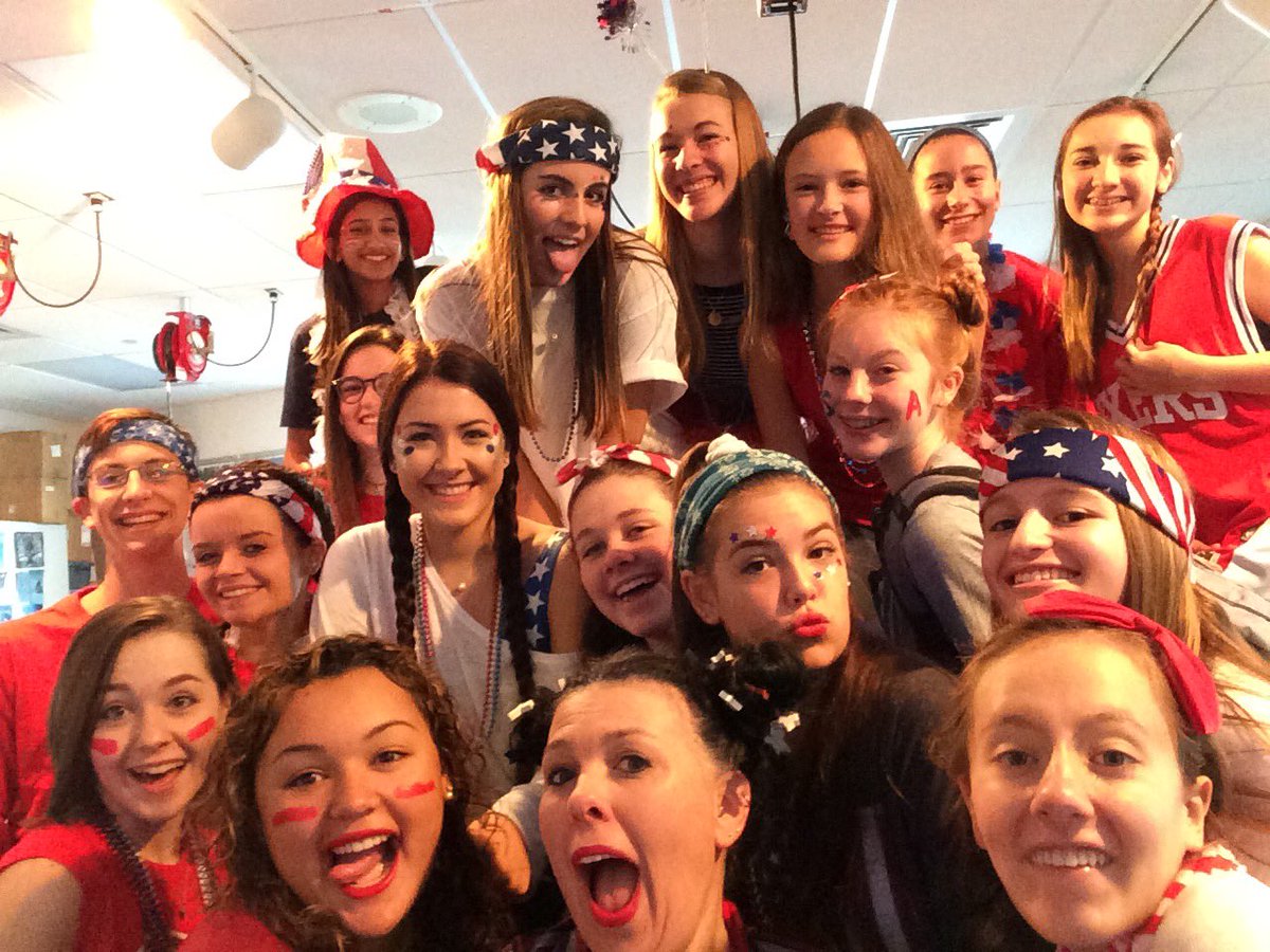 FaithDilworth's tweet photo. Best homeroom/dance team ever #Murica #Uareworldclass #catchthespirit #uhsspiritweek #uhsdance https://t.co/YwFUig6YbQ