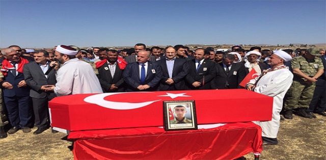 AB uyum komisyon Başkan'ı <a href="/kasimgulpinar/">Mehmet Kasım Gülpınar</a> ve il Bşk @abeyazgul2 Şehidimiz Orhan İrkarlı'nın cenaze merasiminde