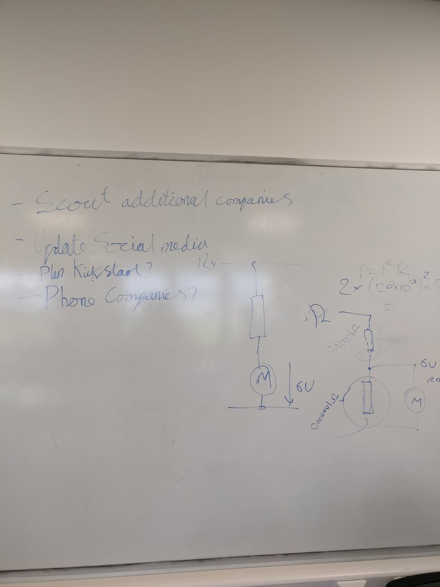 DesignAutoMecha's tweet image. Week 3: Design
Our focus this week was to design a base for what the robot will look like and learn the mechanics for the robot itself.
