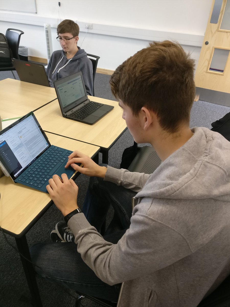 DesignAutoMecha's tweet image. Week 3: Design
Our focus this week was to design a base for what the robot will look like and learn the mechanics for the robot itself.
