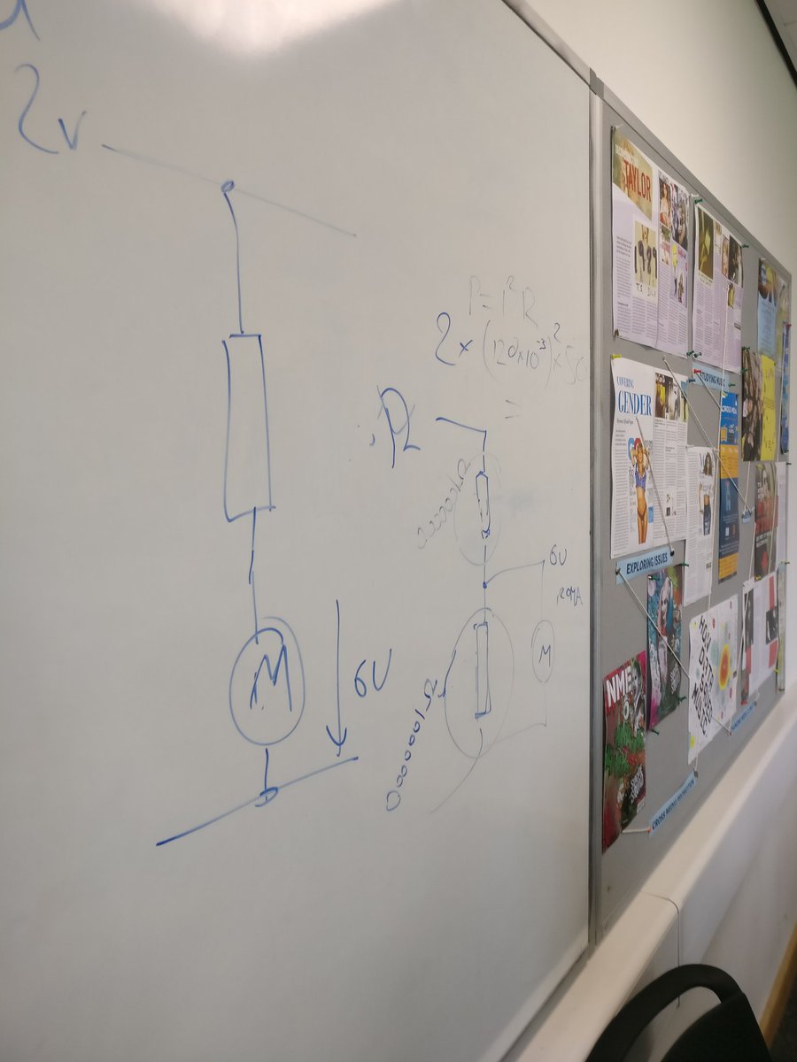 DesignAutoMecha's tweet image. Week 3: Design
Our focus this week was to design a base for what the robot will look like and learn the mechanics for the robot itself.