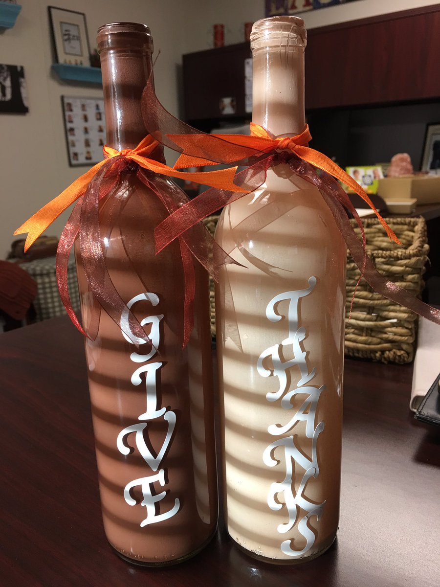 ronijofrazier's tweet photo. Cute decorative bottles!  $5 for the set.  MOSAIC storefront. https://t.co/y9FFzSrepX