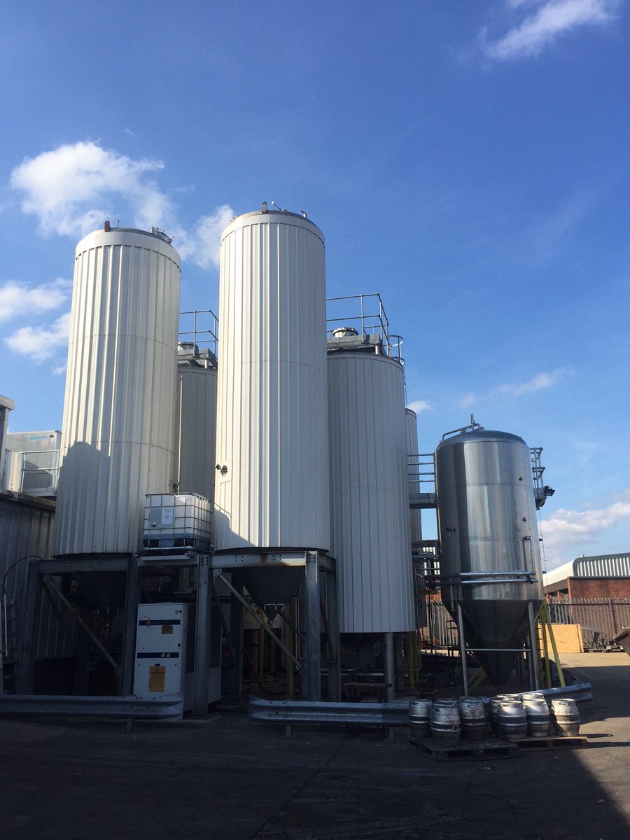 OakhamAles's tweet photo. Blue Skies (very apt!) over the brewery today! Another big tank arrives which means more beer! #loadsofbeer https://t.co/hZZ6fC3dy2