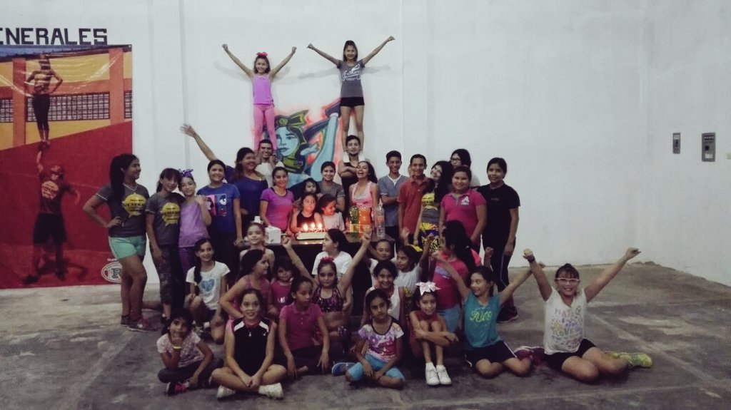 Aandreamelissa's tweet image. Tmbn nos enfiestamos 🎉🎂 #2fam.misfav, lam,G'H💘💪🎀