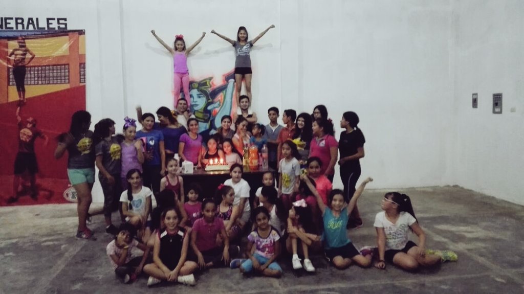 Aandreamelissa's tweet image. Tmbn nos enfiestamos 🎉🎂 #2fam.misfav, lam,G'H💘💪🎀